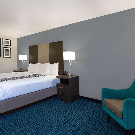 La Quinta Inn & Suites By Wyndham Peru Starved Rock St Park Buitenkant foto