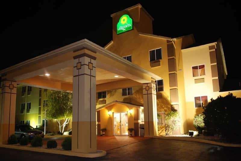 La Quinta Inn & Suites By Wyndham Peru Starved Rock St Park Buitenkant foto