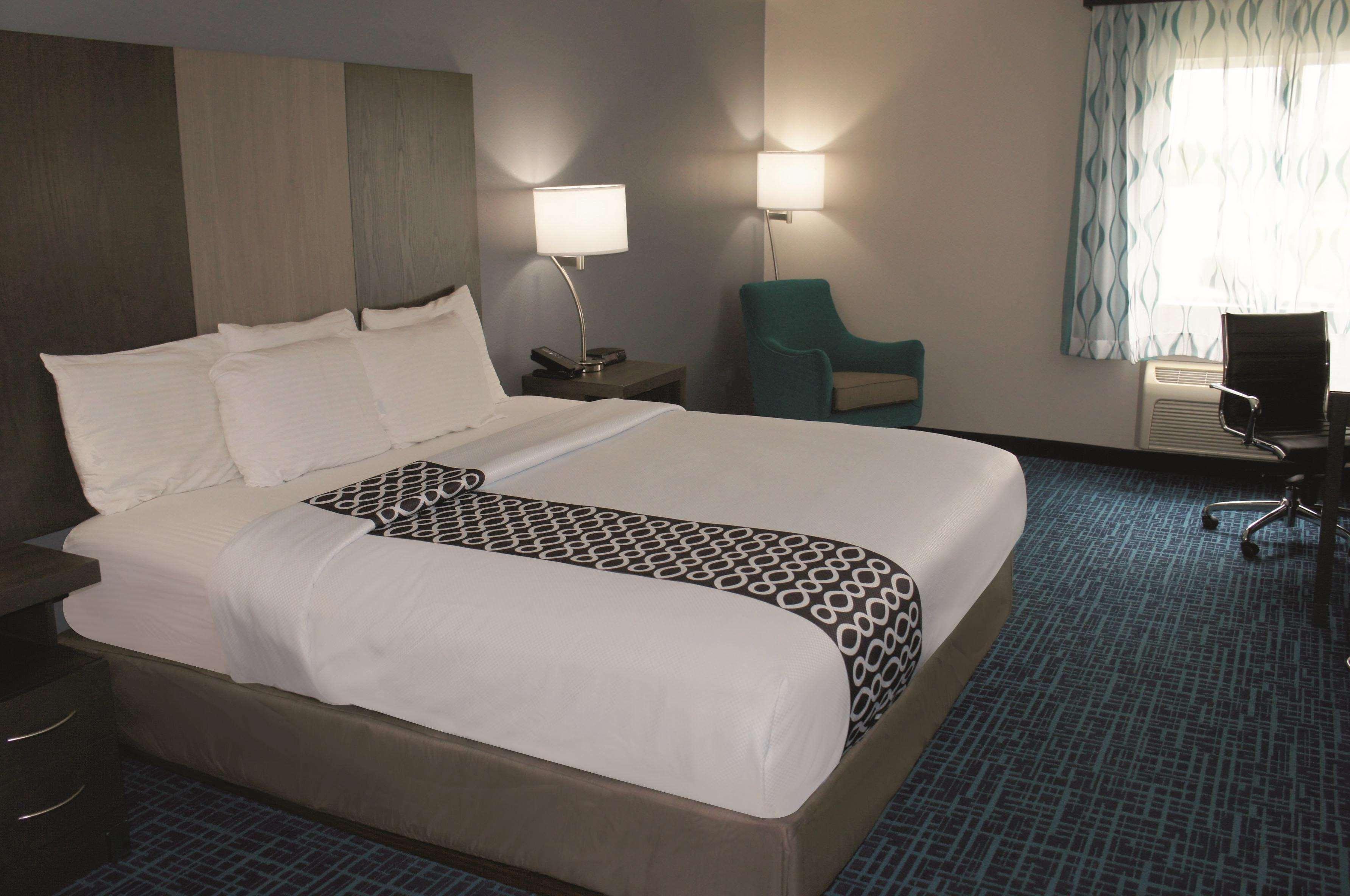 La Quinta Inn & Suites By Wyndham Peru Starved Rock St Park Buitenkant foto