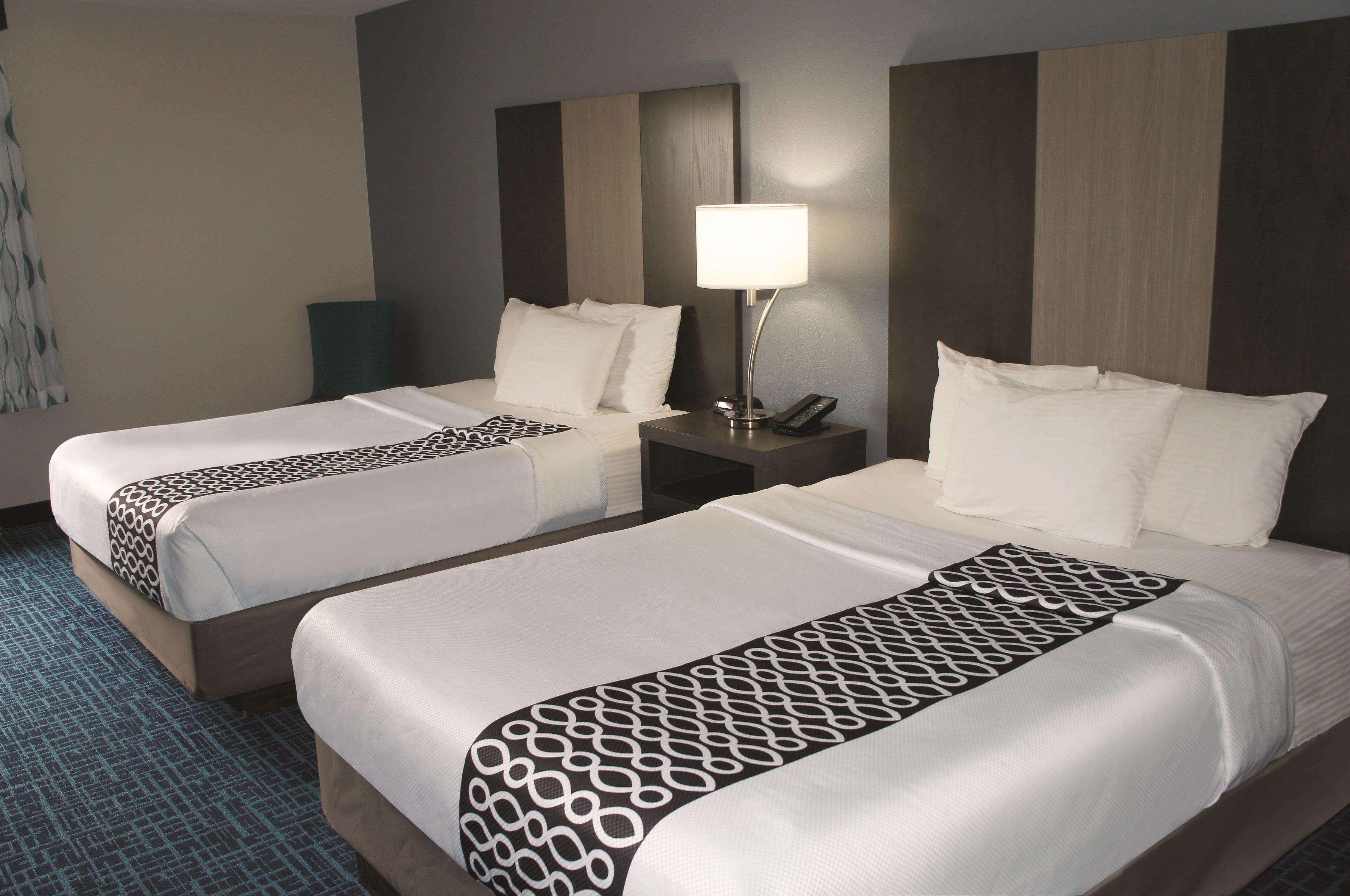 La Quinta Inn & Suites By Wyndham Peru Starved Rock St Park Buitenkant foto