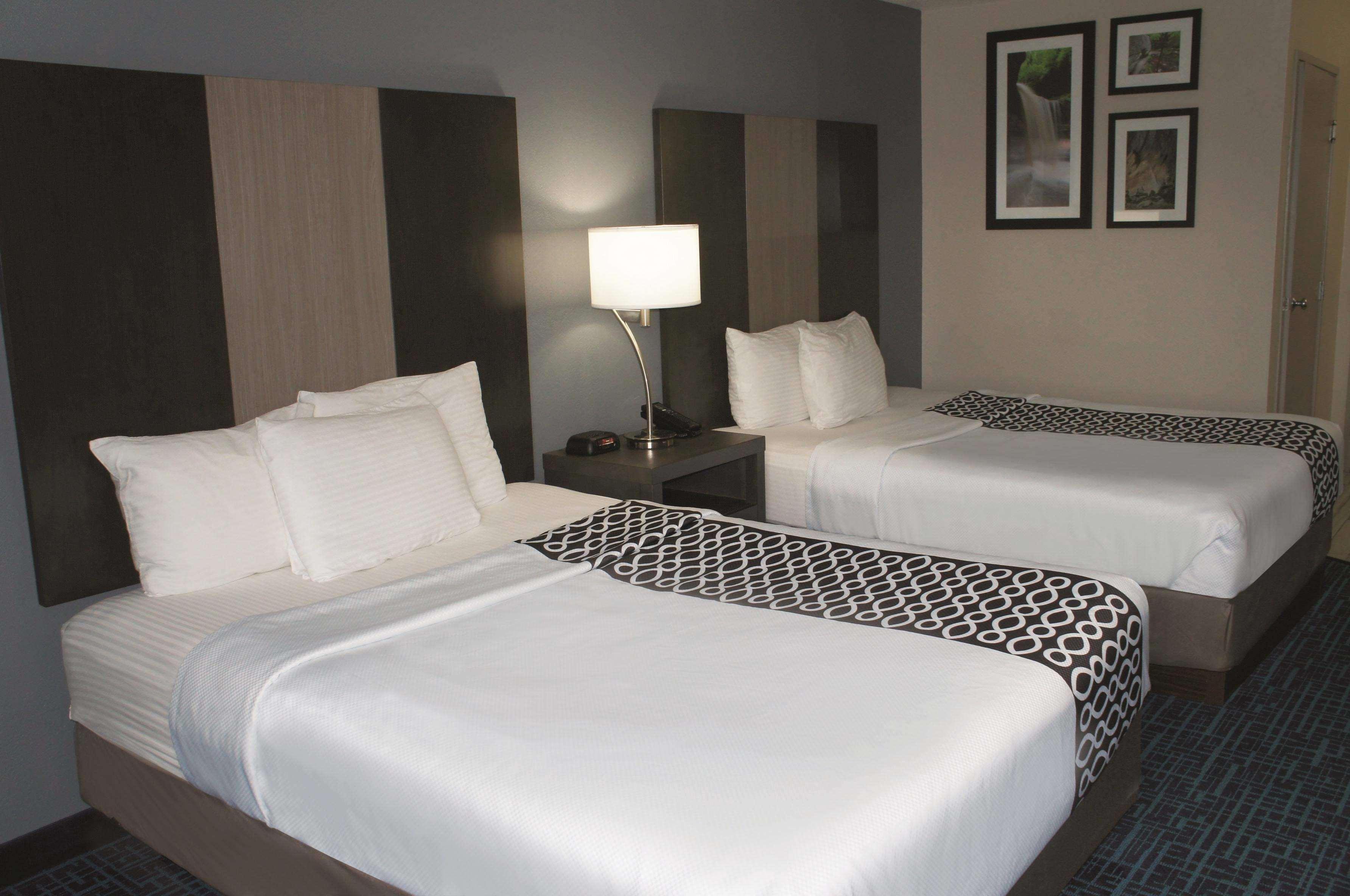 La Quinta Inn & Suites By Wyndham Peru Starved Rock St Park Buitenkant foto
