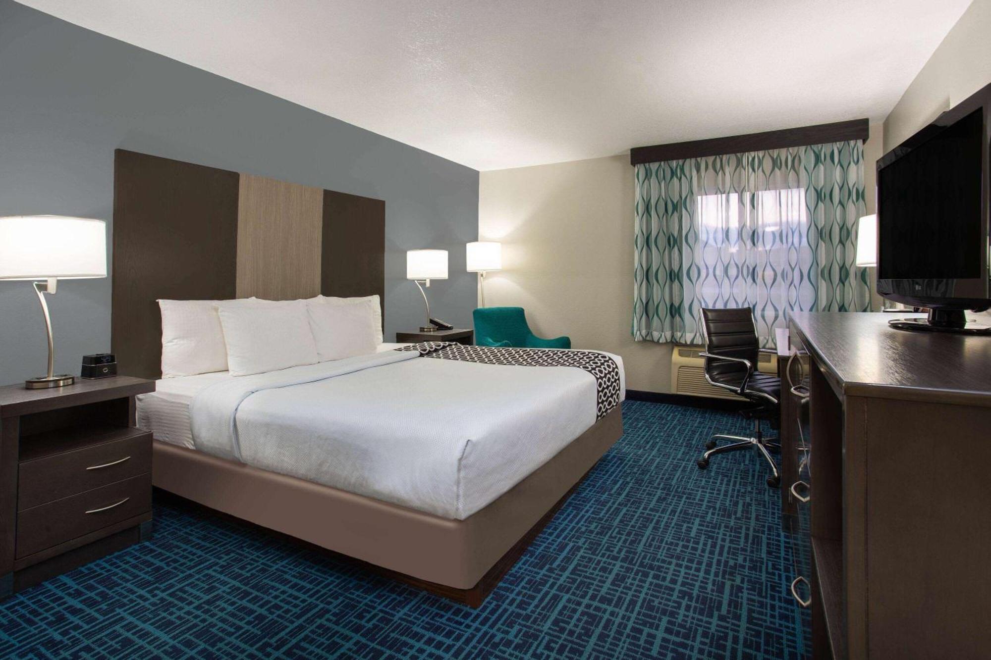 La Quinta Inn & Suites By Wyndham Peru Starved Rock St Park Buitenkant foto