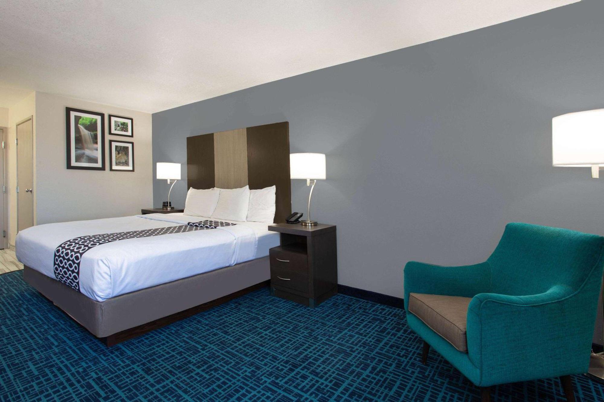 La Quinta Inn & Suites By Wyndham Peru Starved Rock St Park Buitenkant foto