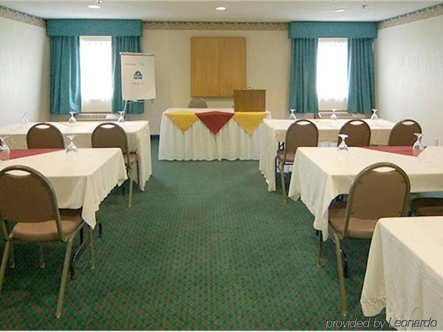 La Quinta Inn & Suites By Wyndham Peru Starved Rock St Park Buitenkant foto