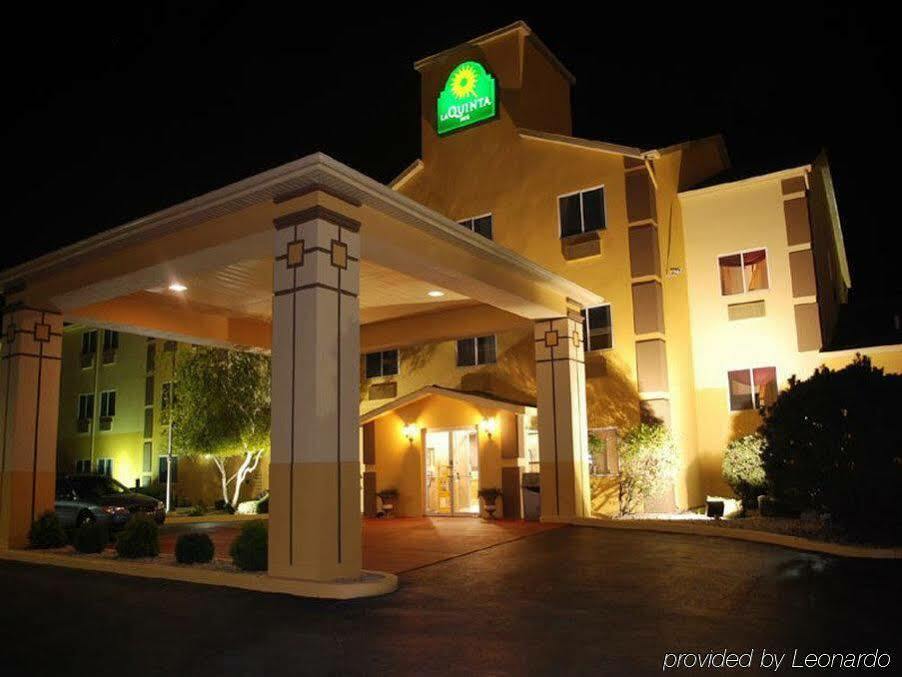 La Quinta Inn & Suites By Wyndham Peru Starved Rock St Park Buitenkant foto