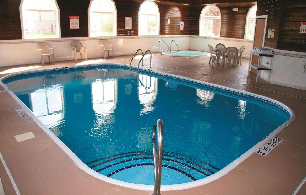 La Quinta Inn & Suites By Wyndham Peru Starved Rock St Park Buitenkant foto